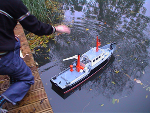 remote control boat with wireless cameras